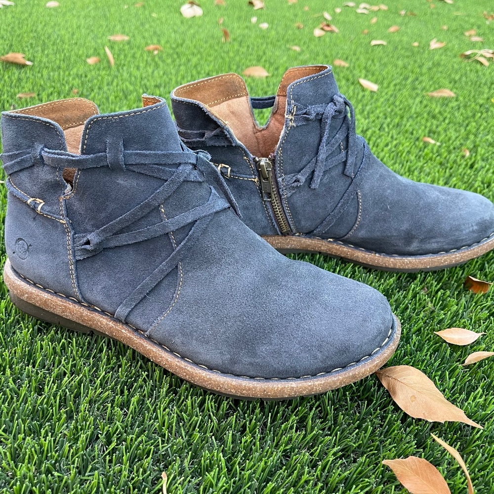 Tarkiln ankle boot by Born - size 8.5 - navy blue distressed leather